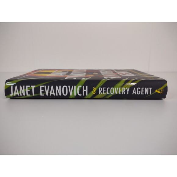 The Recovery Agent : A New Adventure Begins by Janet Evanovich Hardcover EUC - Picture 4 of 8